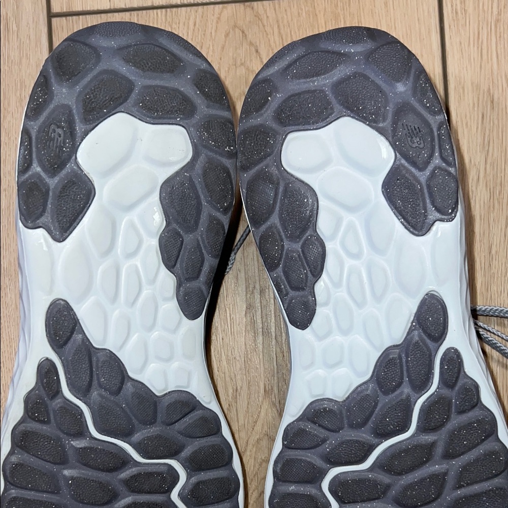 New Balance Arishi V4 Light Gray Athletic Sneakers - Picture 11 of 15
